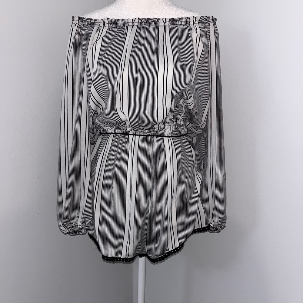 Striped Off-Shoulder‎ Romper.